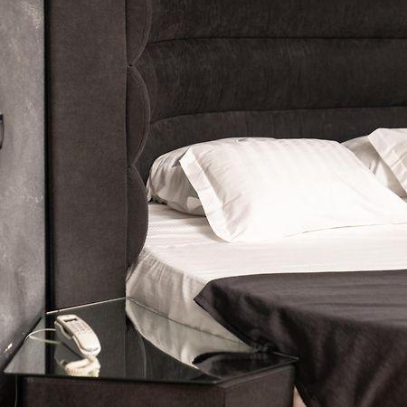 לאגו פטרייה Hotel Paradiso מראה חיצוני תמונה